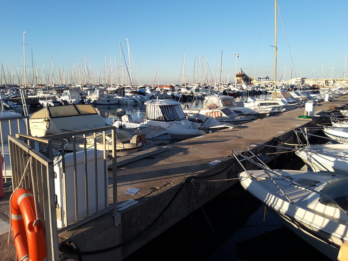 Hotel Restaurant Calypso Fos-sur-Mer Exterior photo